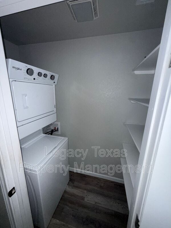 Building Photo - 101-2 Hill Ln