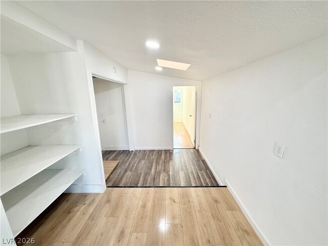 Building Photo - 510 E Simkins Rd