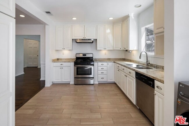 Building Photo - 6446 W 85th St