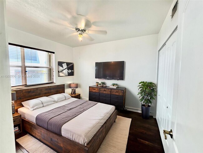 Building Photo - 7801 Hispanola Ave