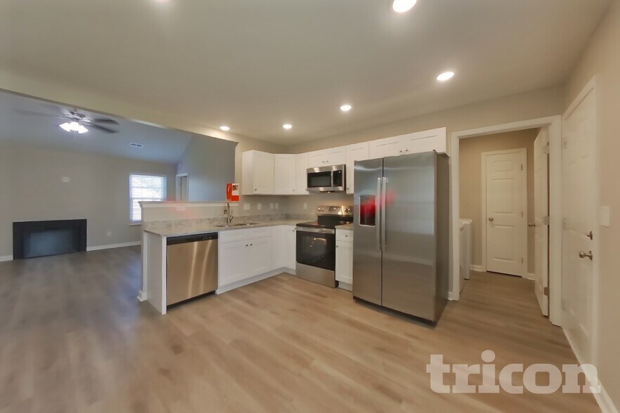 Building Photo - 2141 Deer Valley Dr
