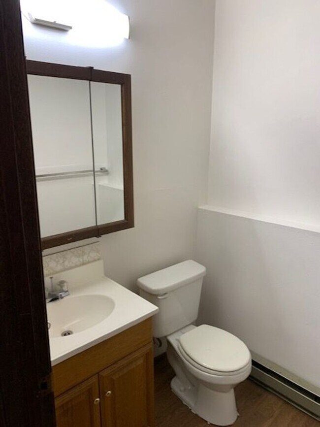 Building Photo - 1066