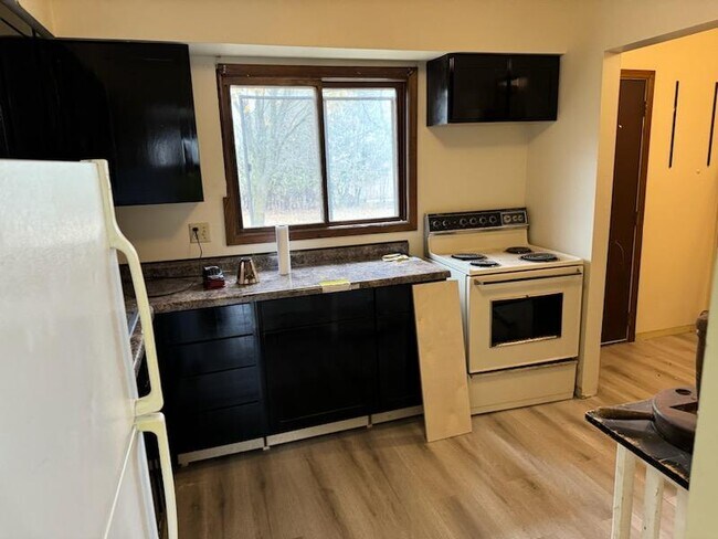 Building Photo - 218 Section St