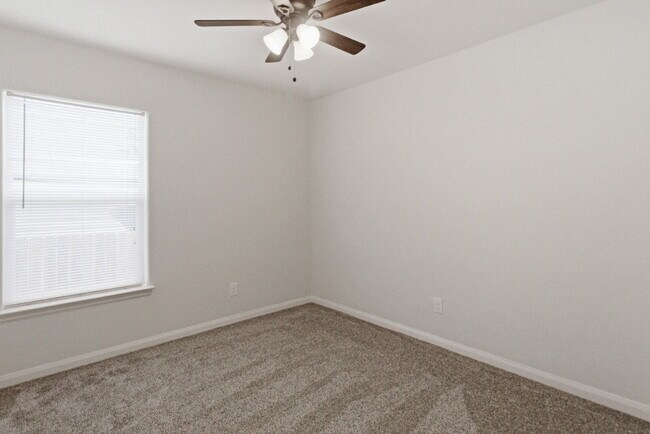 Building Photo - Charming 3-bedroom, 2-bath home located in the gated community of Southern Hills!