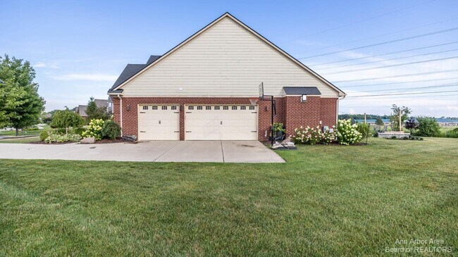 Building Photo - 815 Atherstone Dr