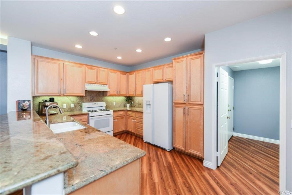 Granite countertops - 32 Taquitz