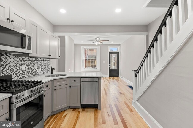 Building Photo - 601 Miller St