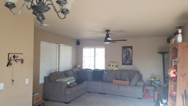 Building Photo - 235 S Cross Creek Rd