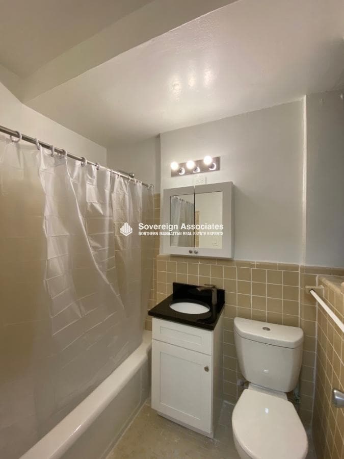 Building Photo - 100 Arden St