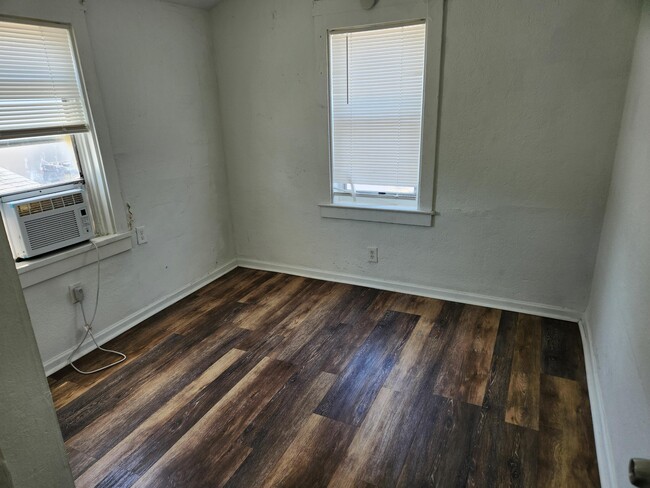 Building Photo - 419 S J St