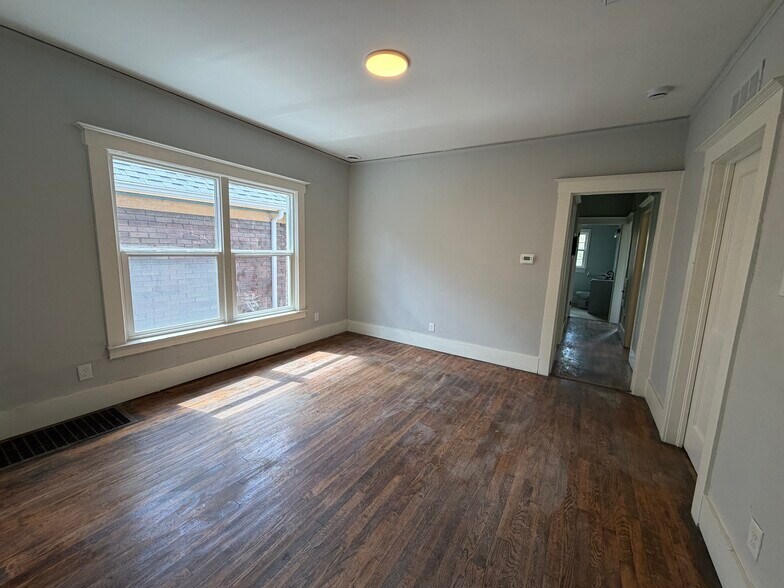 Building Photo - 3284 Northwestern St
