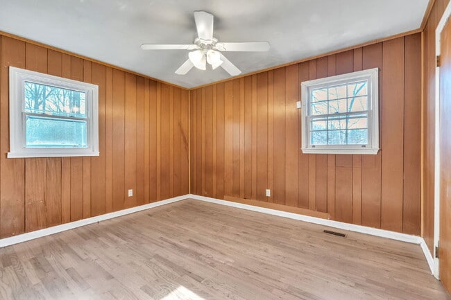 Building Photo - 107 Rosewood Cir