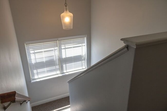 Building Photo - $2,400 | 3 Bedroom, 3.5 Bathroom Multi Flo...