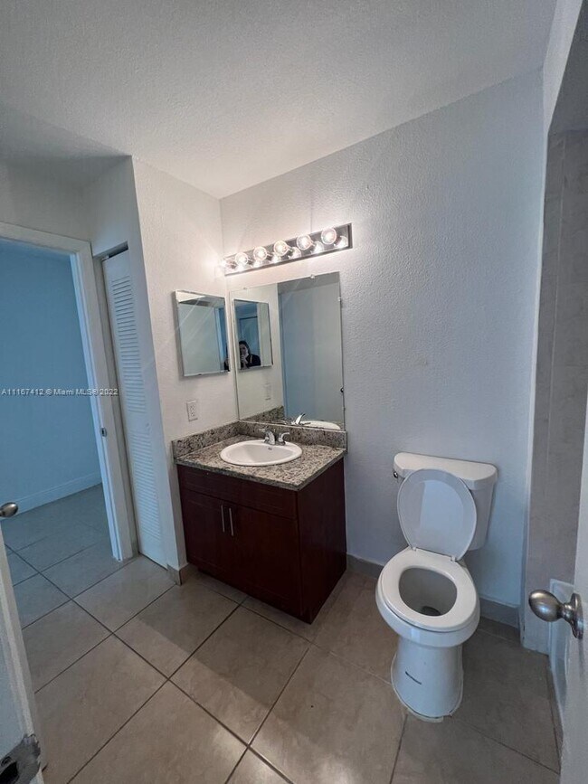 Building Photo - 13060 Vista Isles Dr