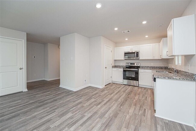 Building Photo - 15555 Taylorcrest Dr