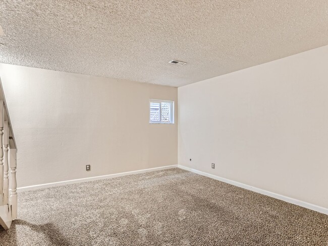 Building Photo - COMING IN MAY!!! Spacious 3 Bedroom 2.5 Ba...