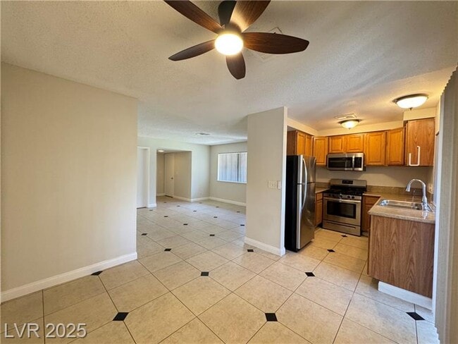 Building Photo - 6121 Meadow Haven Ln