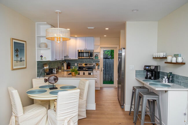 Building Photo - 1433 NE 23rd St