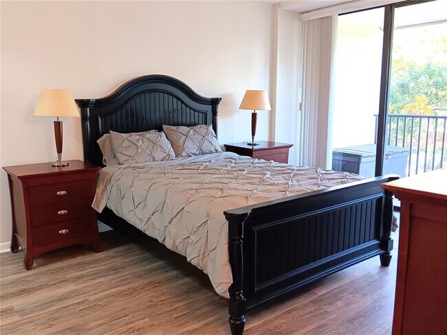 Building Photo - 2700 Bayshore Blvd