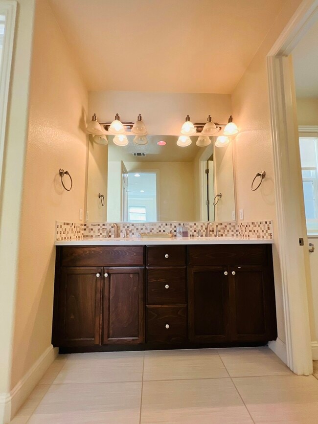 Building Photo - 3024 Sonsilla Ln