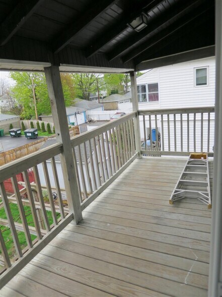 Building Photo - 1098 Fellsway