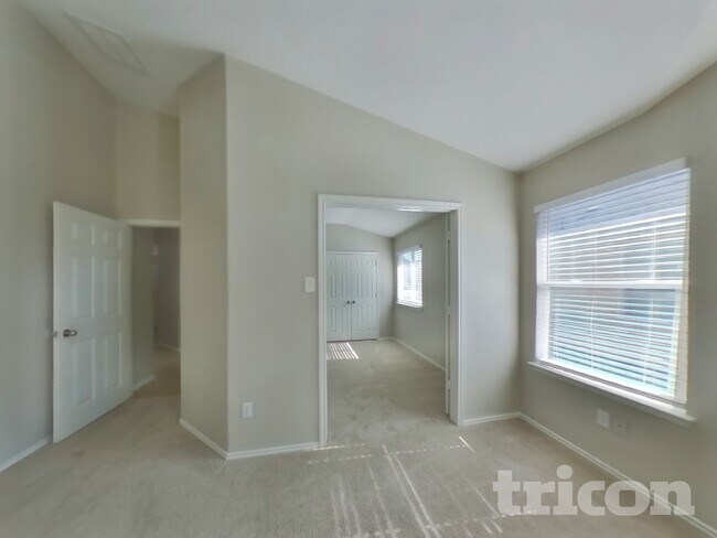 Building Photo - 347 Foster Ln