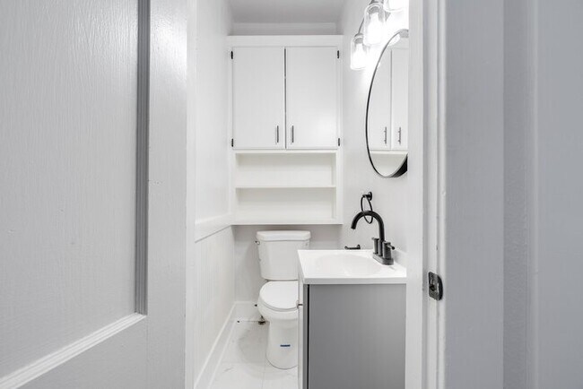 Building Photo - 1528 N Beard Ave