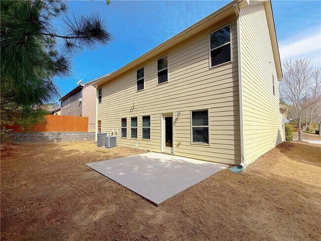 Building Photo - 2110 Line Dr