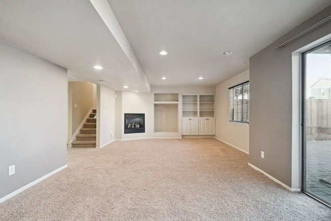 Building Photo - 2 Bedroom townhome in Denver
