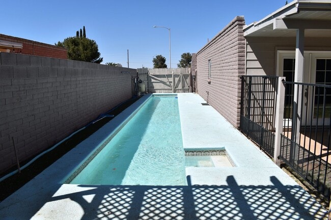 Building Photo - Lap Pool included