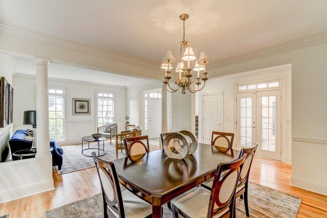 Building Photo - 704 Longleaf Dr NE