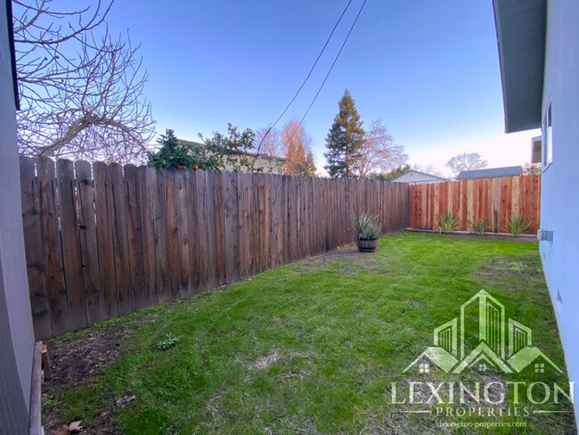 Building Photo - Charming, Orangevale Home with Spacious Yard! – 3BD/2BA