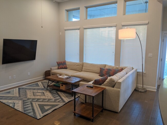 Building Photo - 15008 Cabrillo Way