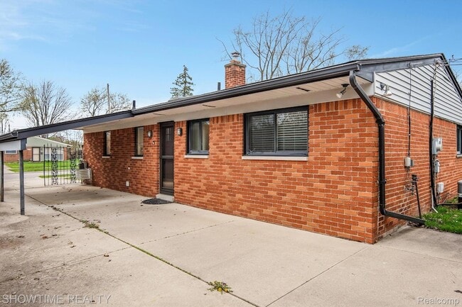 Building Photo - 31810 Briar Ln