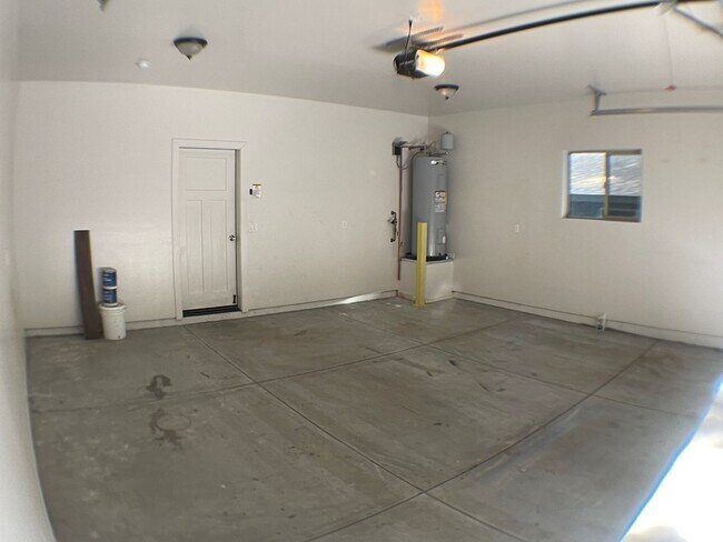 Building Photo - Spacious 3-Bedroom Home in Serene Mountain...