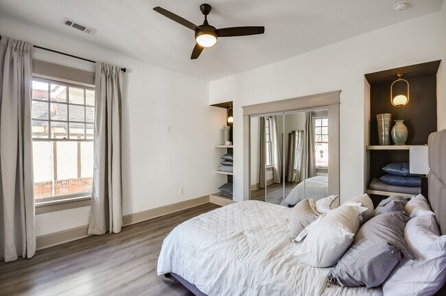 Building Photo - Beautifully Updated 1/1 w/ Bonus Room in M...