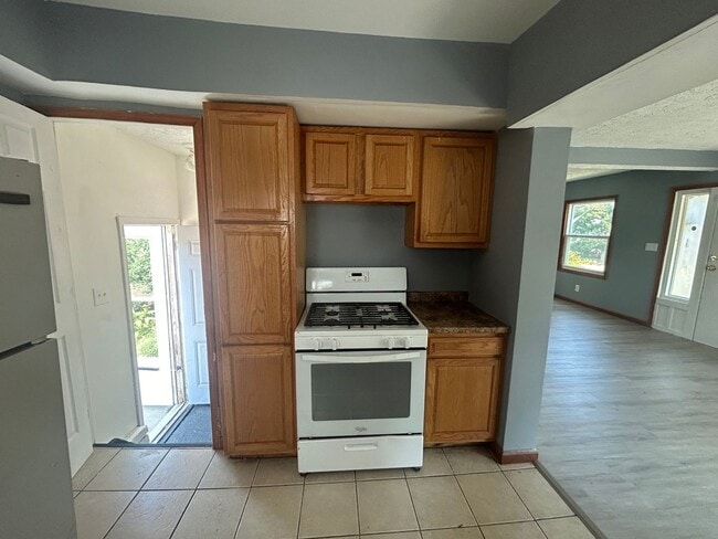 Building Photo - Spacious 3-Bedroom Single Family Home Available for Rent