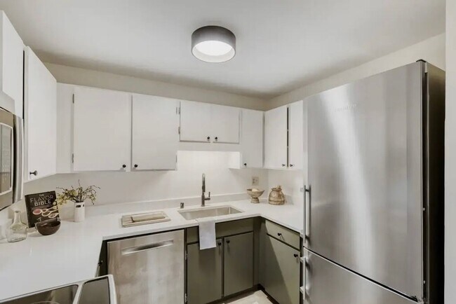 Building Photo - Canterbury Shores Condominiums ~ Madison Park