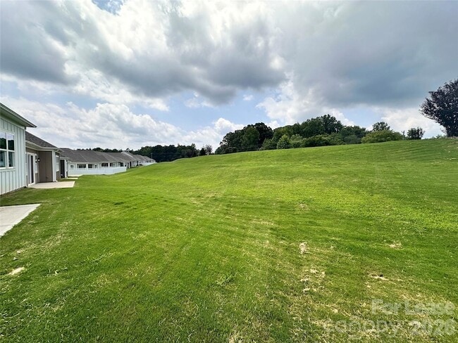 Building Photo - 6686 Star Dr