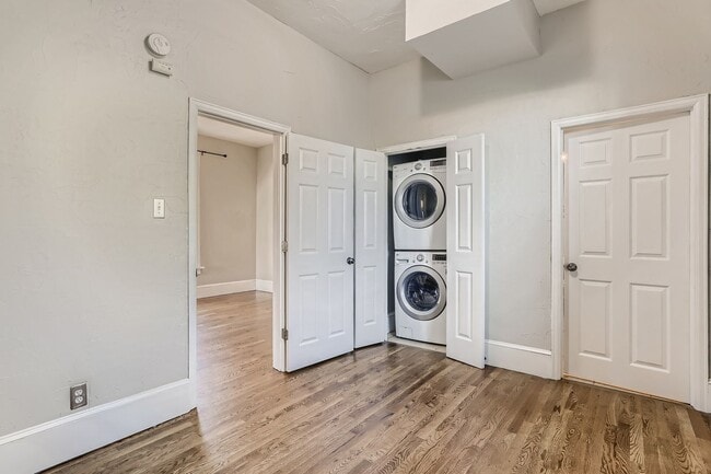 Building Photo - Stunning 4 bedroom, 4 bathroom home near Sloan's Lake!