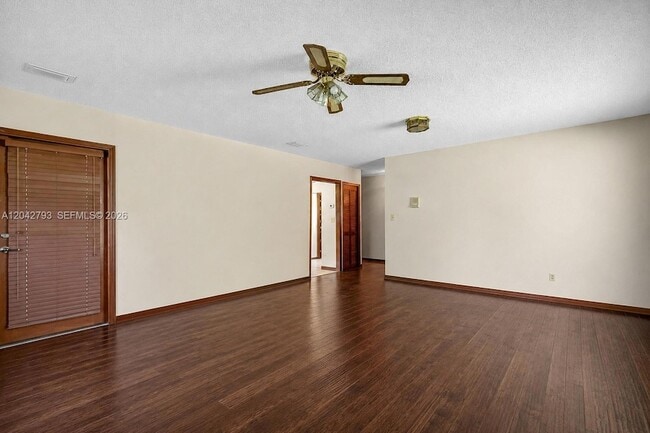 Building Photo - 7365 N Augusta Dr