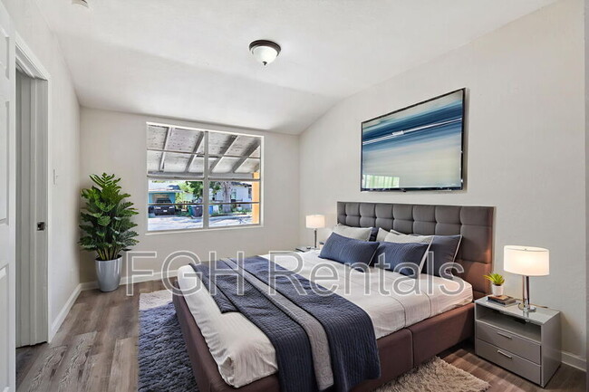 Building Photo - 2215 Hays St