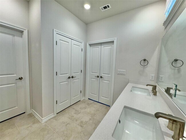 Building Photo - 4804 Plum Peach Bend
