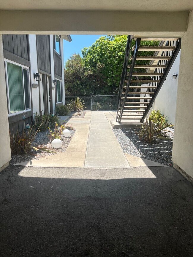 Building Photo - 2168 Via Sonora