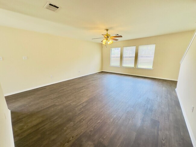 Building Photo - Spacious 4-Bedroom Home in Westwood – Lean...