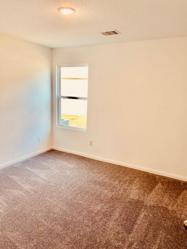 Building Photo - Beautiful Brand New 3 bedroom 2 bath lease...