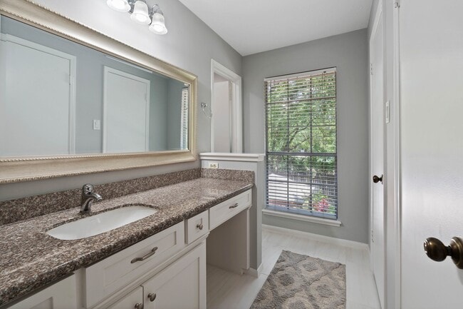 Building Photo - 2828 S Logrun Cir