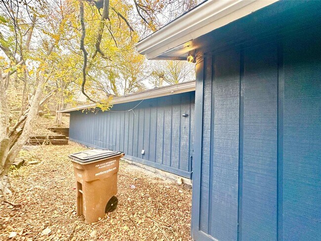 Building Photo - 4302 Scottsdale Rd