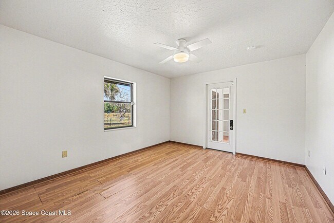 Building Photo - 655 N Burnett Rd