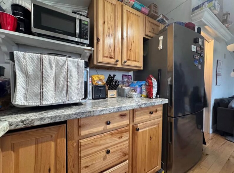 Building Photo - 18 Old Hollis Rd